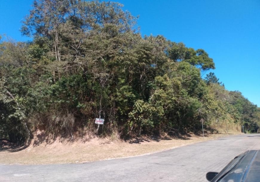 Belo Terreno de esquina no Alpes