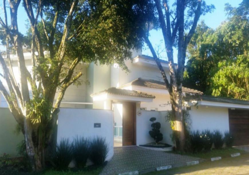 Bela Casa com design moderno 