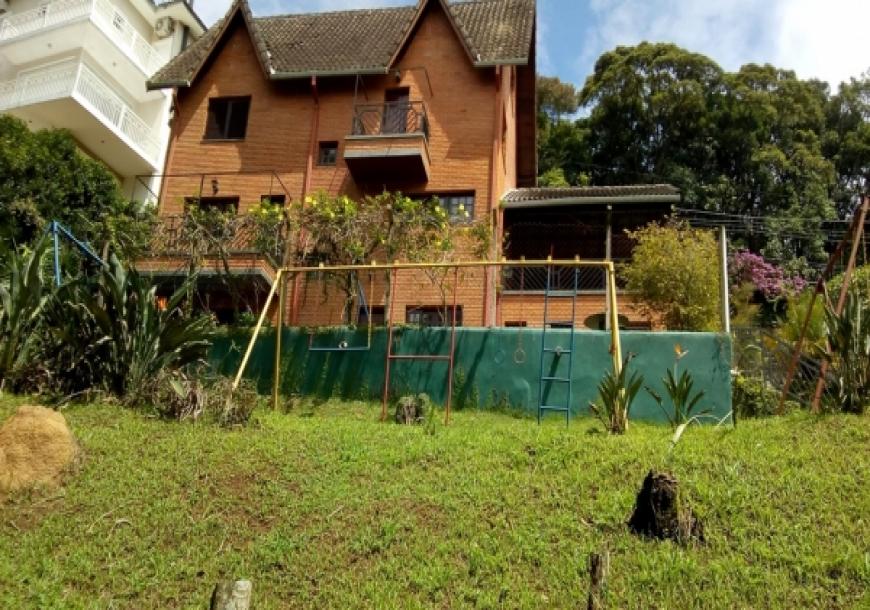 Linda Casa em estilo Chalé 